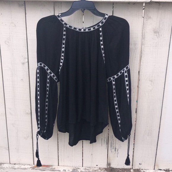 Black long sleeve blouse w/ white design - Picture 1 of 5